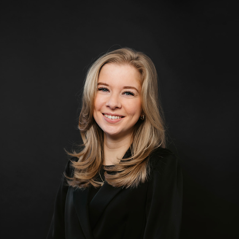 Portretfoto van medewerker servicebureau Maureen Lintsen.